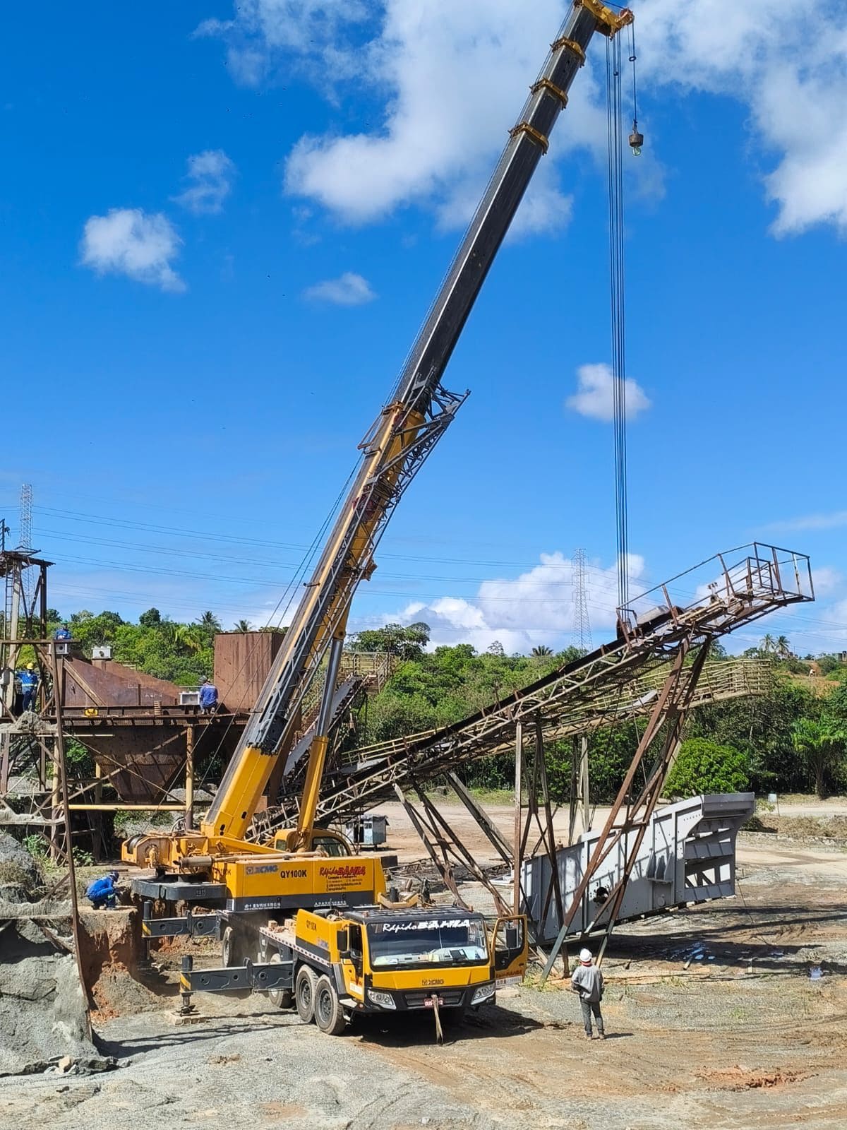 RAPIDO-BAHIA-LOCACAO-DE-MUNCK-LOCACAO-DE-GUINDASTE-TRANSPORTE-E-ICAMENTO-DE-CARGA (7)